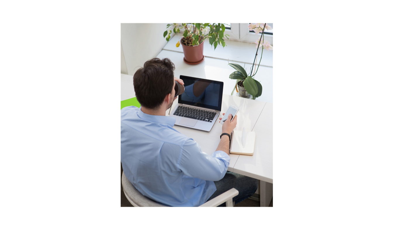 Un chef d'entreprise utilise Picsoo