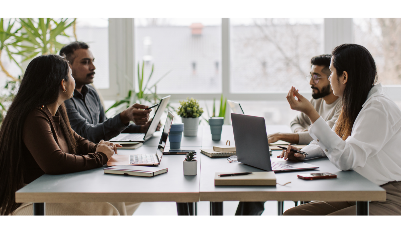 Équipe comptable au travail