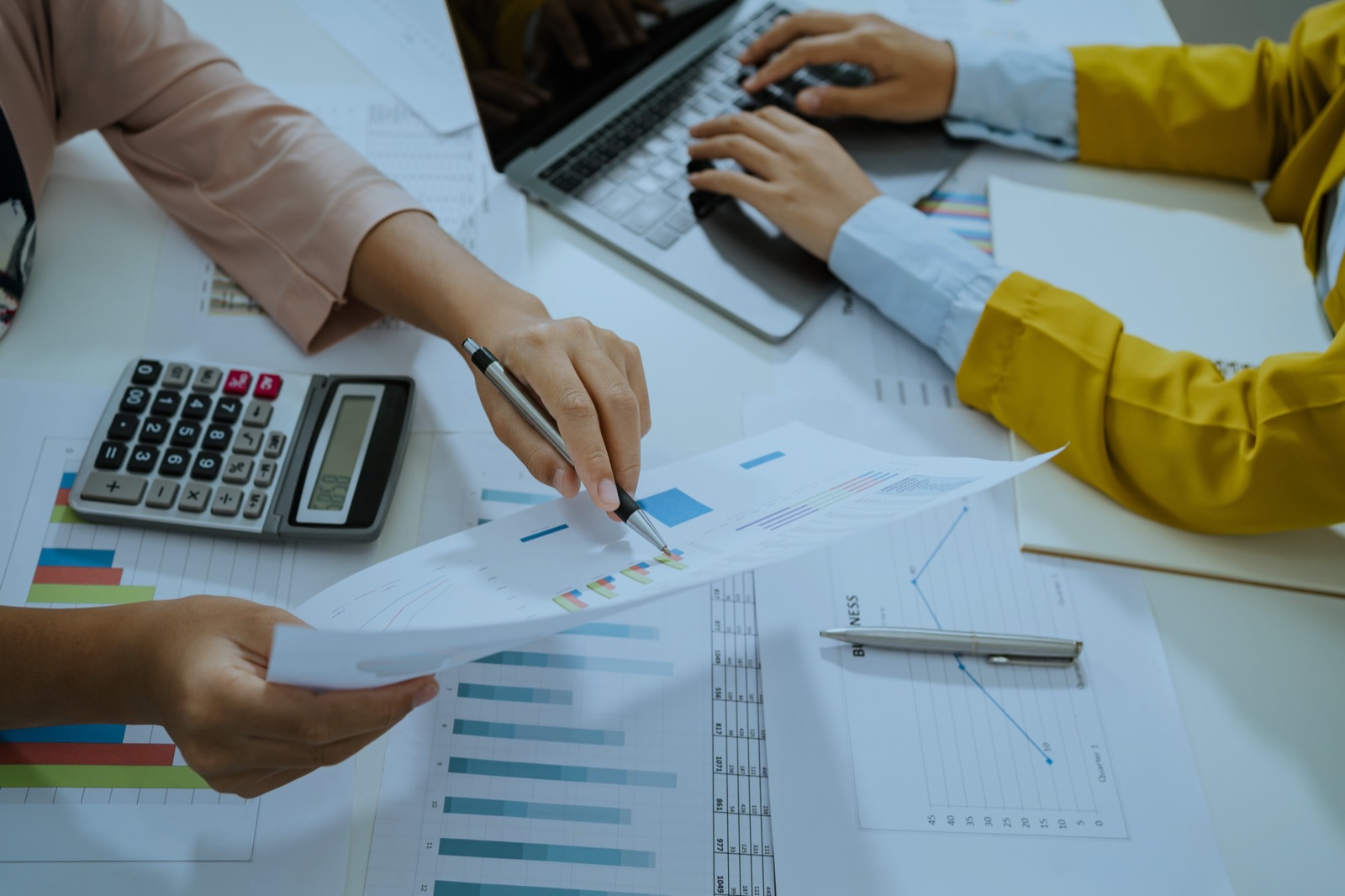 Expert-comptable au travail